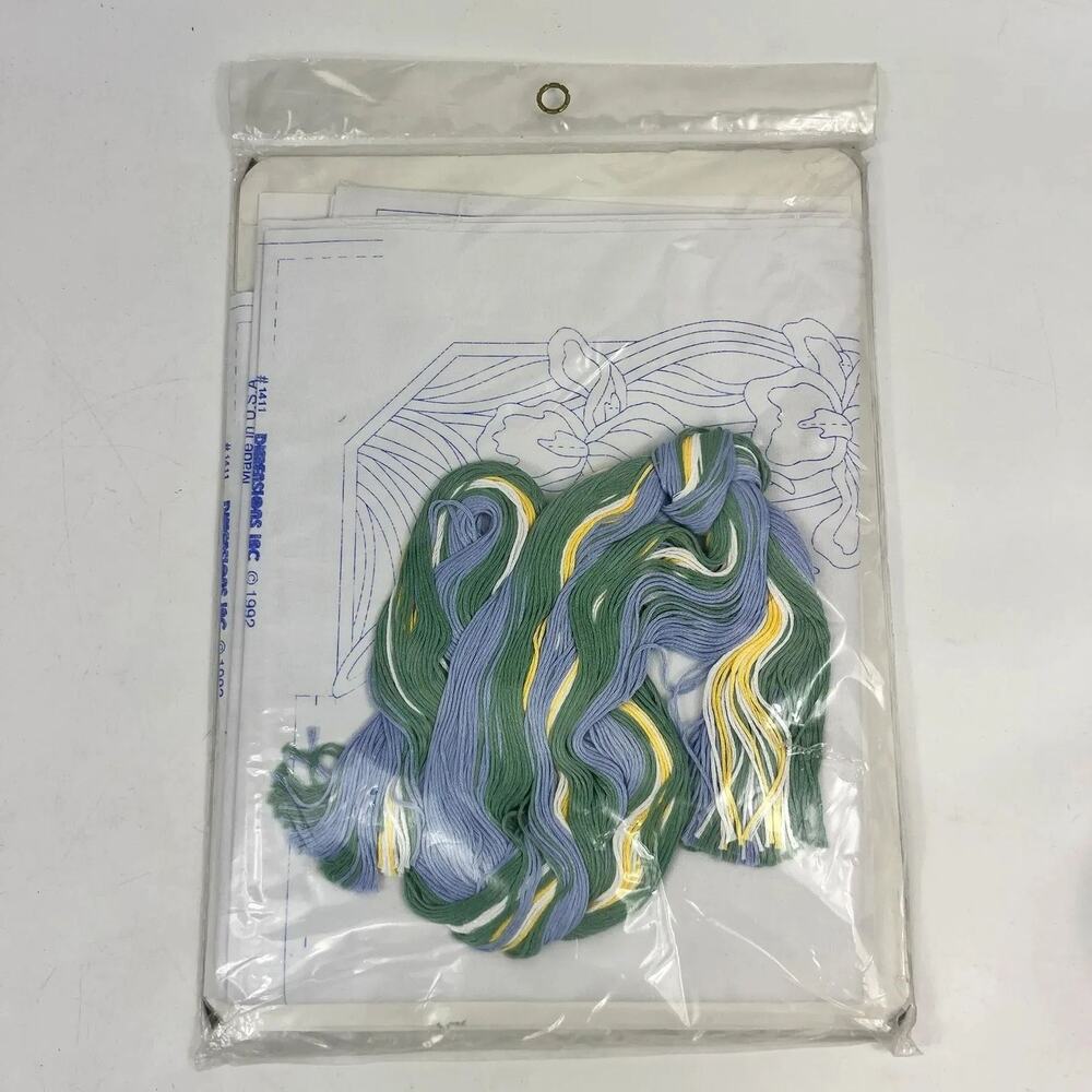 Dimensions Purple Iris Place Mats Cutwork Embroidery Kit Set of 4 Vintage 1982 - Picture 2 of 2